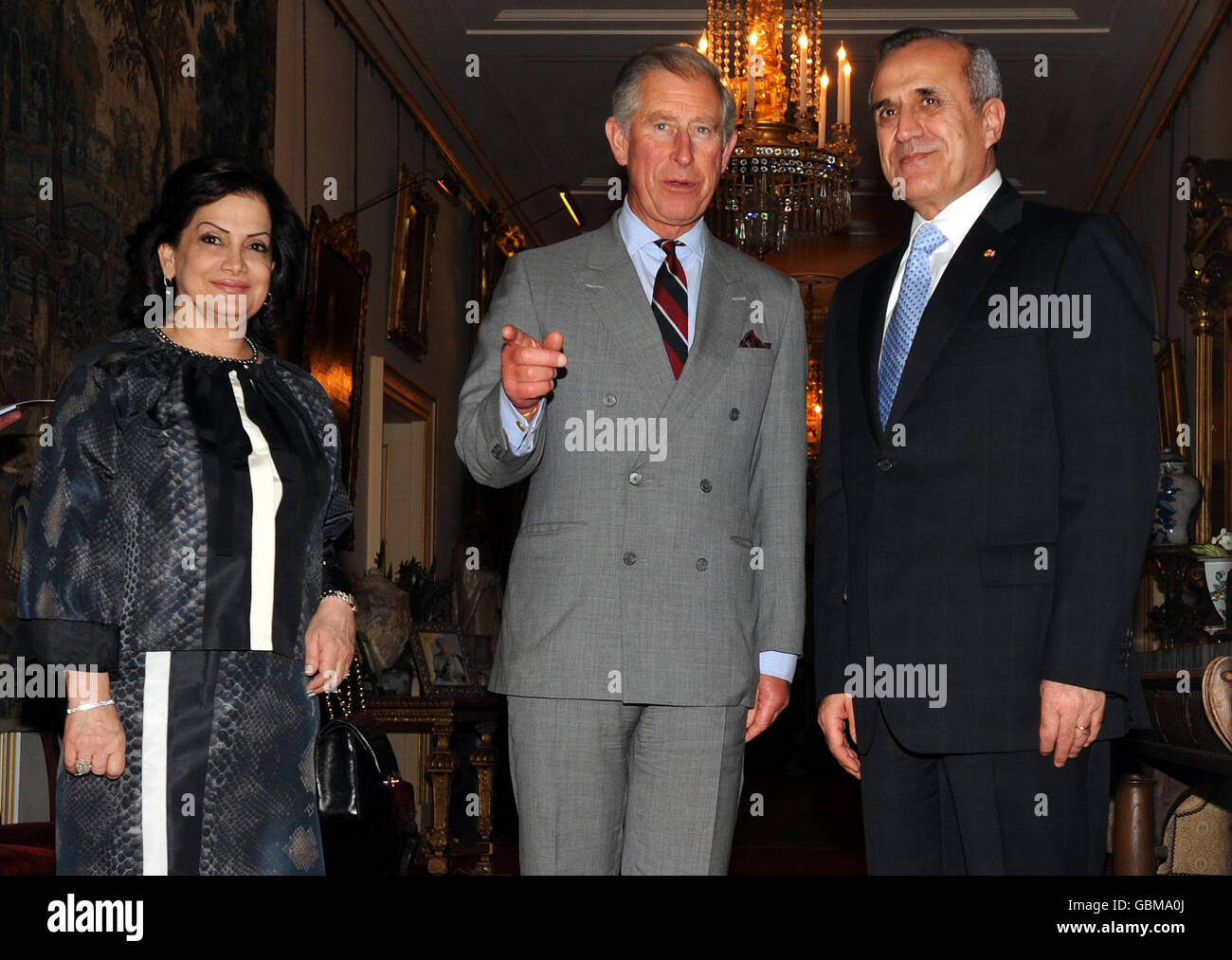 Le Prince de Galles, au centre, reçoit le Président et la première Dame du Liban, S. E. le général Michel et Mme Wafaa Sleiman, à Clarence House, Londres. Banque D'Images
