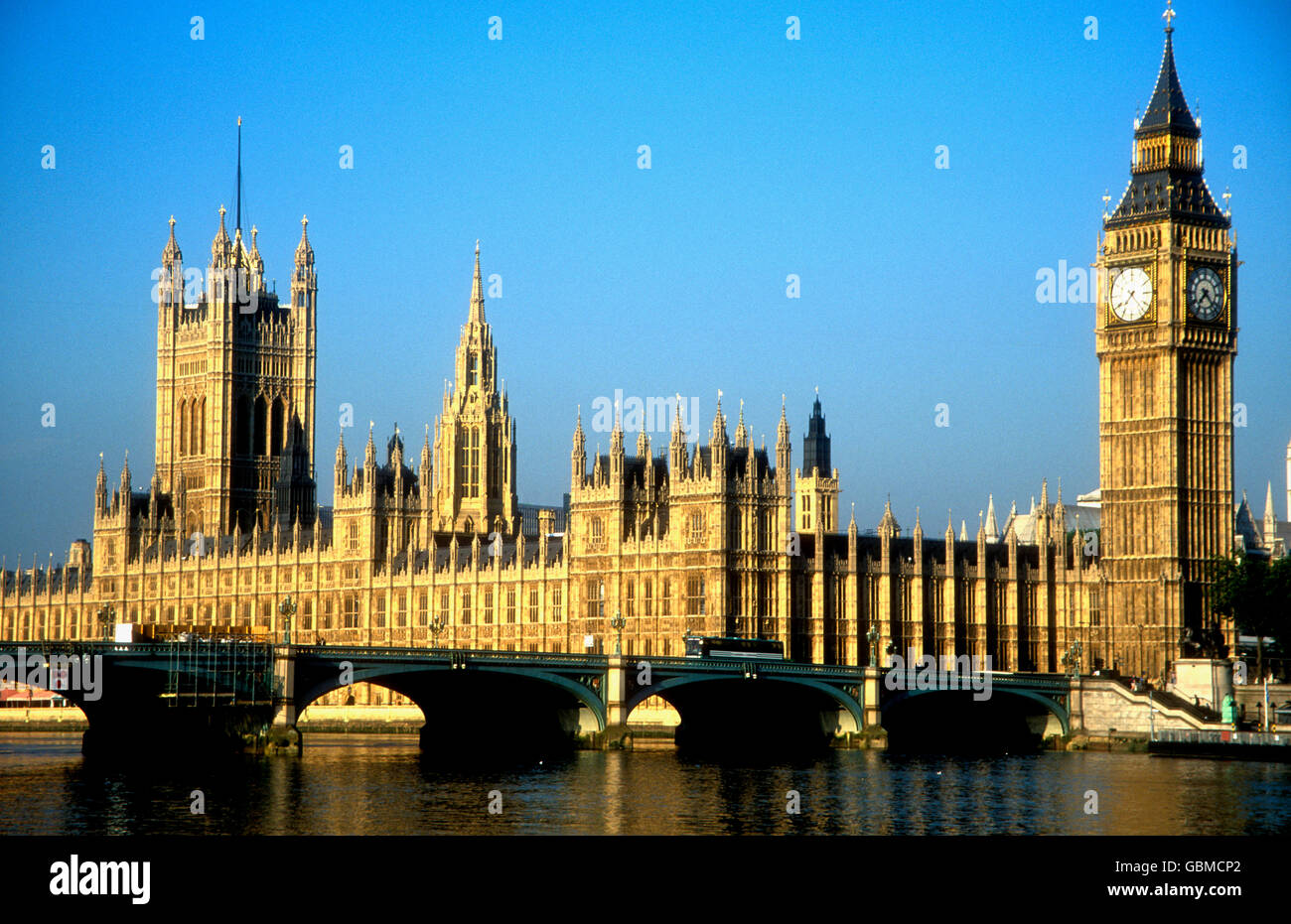 Chambres du Parlement, ou Palais de Westminster, avec le pont de Westminster, Londres, Royaume-Uni Banque D'Images