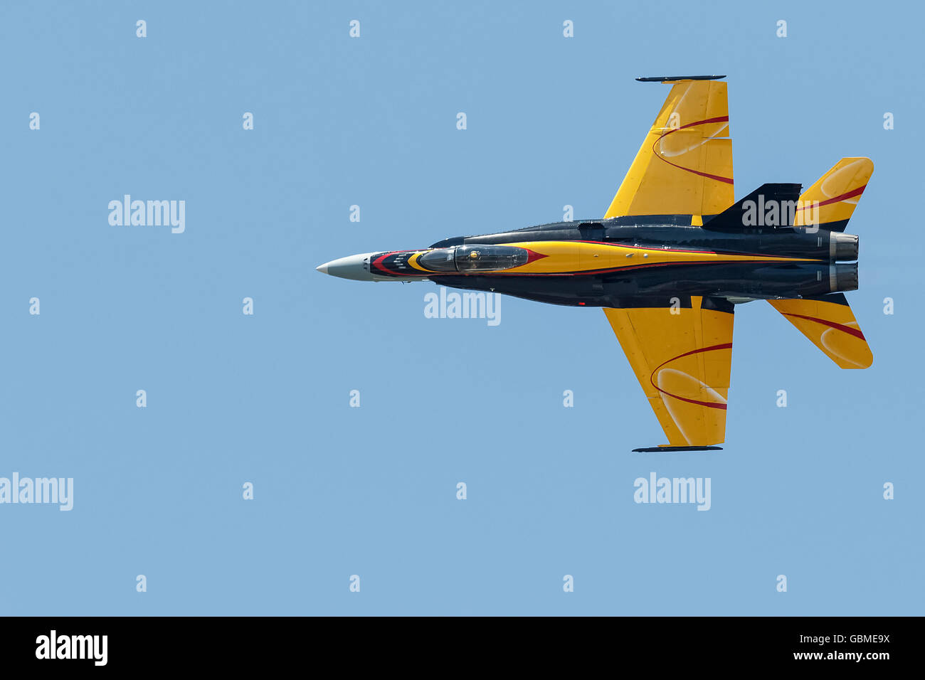 Un chasseur à réaction F-18 Hornet en vol Banque D'Images