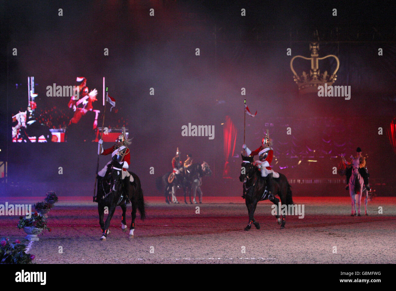 Le spectacle musical Household Cavalry Ride se tient au Windsor Castle Royal Tattoo dans le Berkshire. Banque D'Images