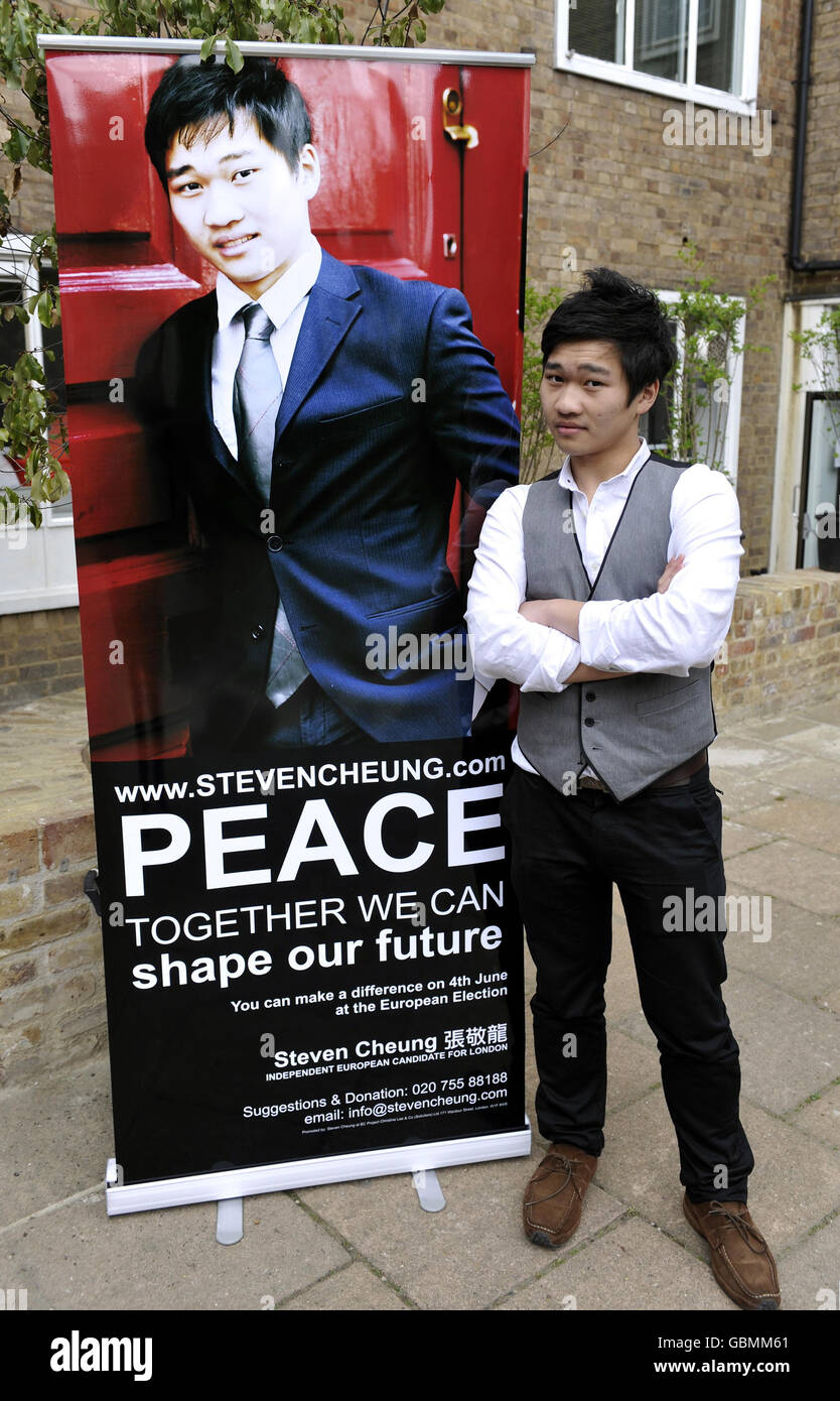 Steven Cheung, 19 ans, en dehors de la radio SW1 à Pimlico, Londres, après avoir annoncé sa candidature pour les prochaines élections européennes en tant que candidat indépendant au Parlement européen pour Londres. Banque D'Images