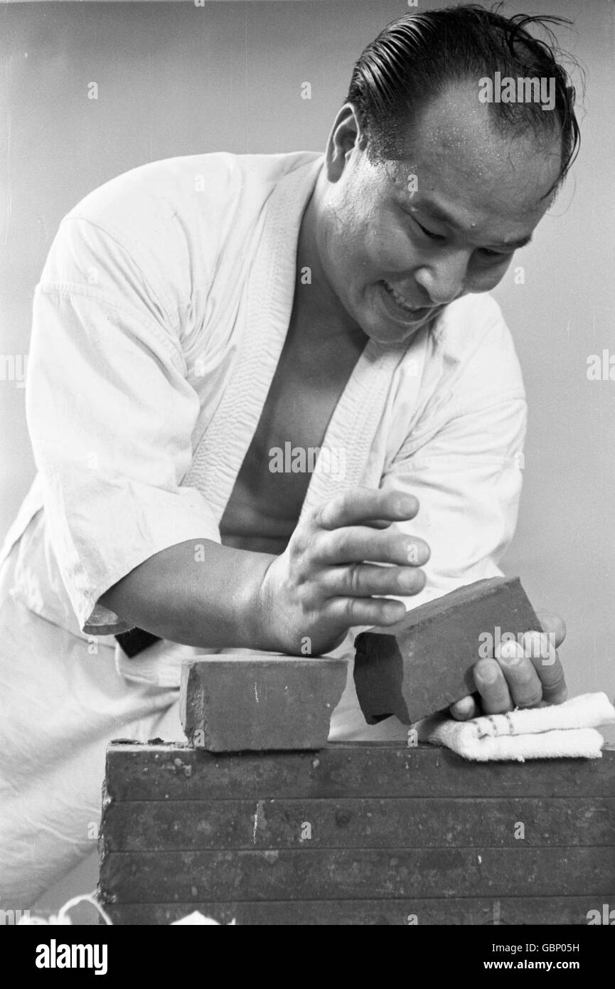 Mas Oyama, fondateur de Karaté Kyokushin, montré ici en 1960 Photo