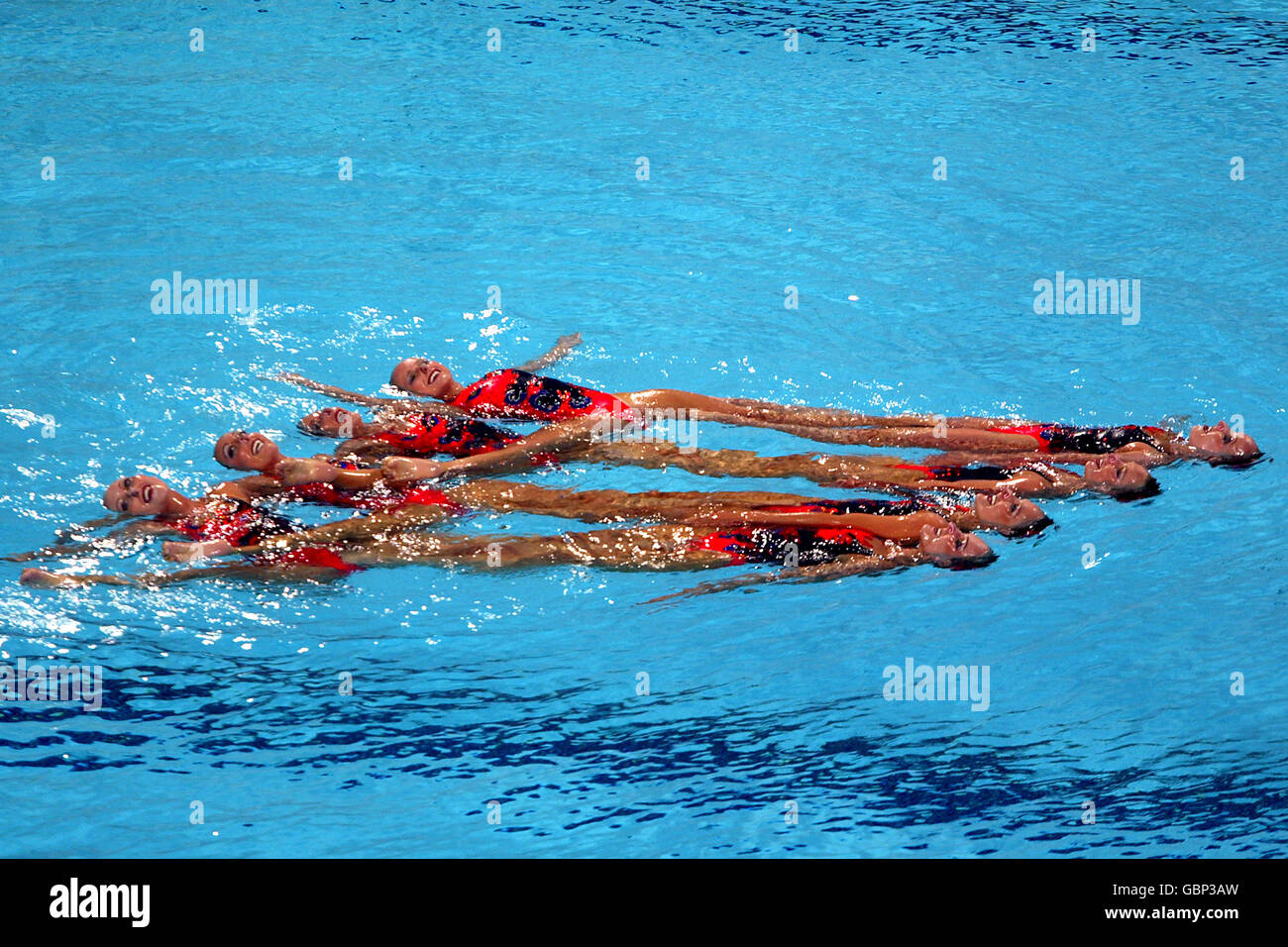 Natation synchronisée - Jeux Olympiques d'Athènes 2004 - Evénement d'équipe - routine gratuite - finale. L'équipe des États-Unis pendant leur routine Banque D'Images