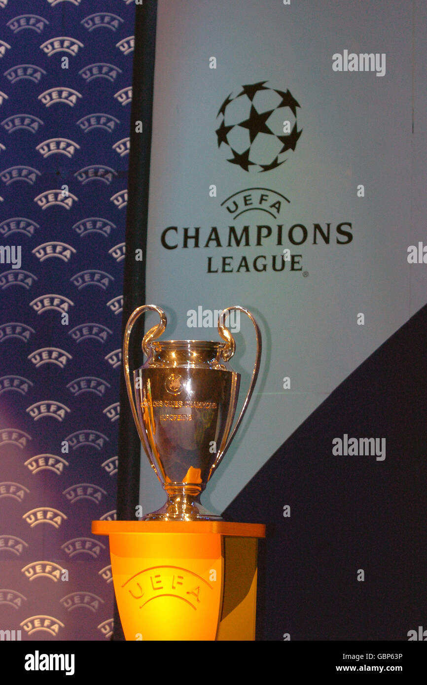 Football - UEFA Super Cup - FC Porto / Valence. Trophée de la Ligue des champions de l'UEFA Banque D'Images