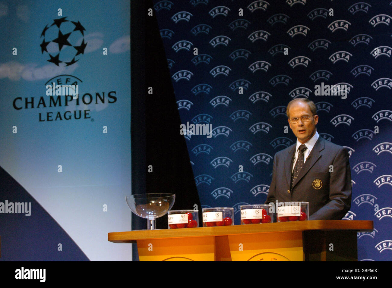 Lars-Christer Olsson, chef de l'UEFA à la Ligue des champions de l'UEFA Dessiner Banque D'Images