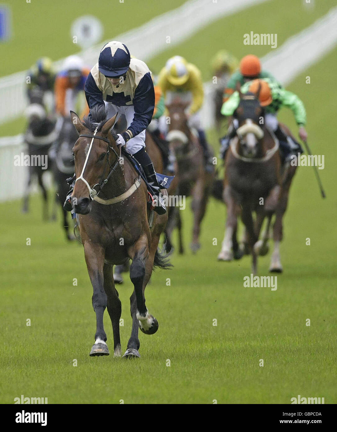 L'étoile de Magen, criblée par William Lee, remporte le handicap Boylesports.com lors de la Journée irlandaise de la Guinéas Boylesports.com de 2000 à l'hippodrome de Curragh, Co. Kildare, Irlande. Banque D'Images