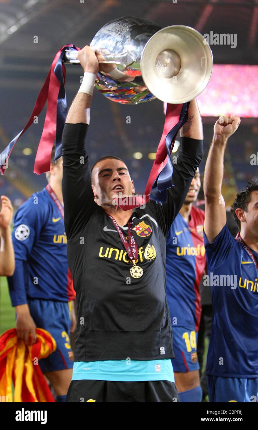 Victor Valdes, gardien de but de Barcelone, célèbre l'UEFA Trophée de la Ligue des champions Banque D'Images