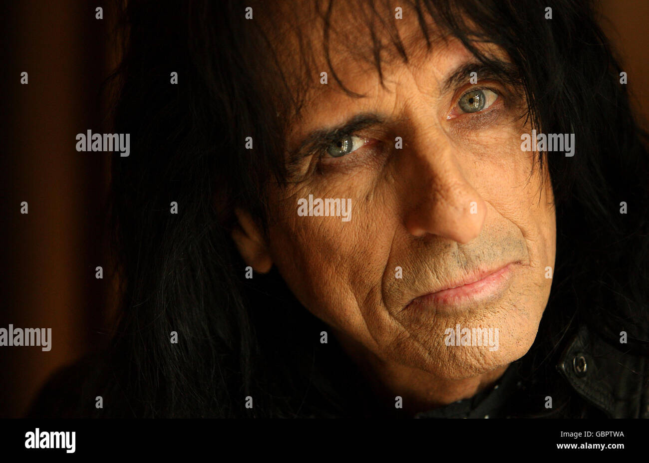 Le chanteur Alice Cooper participe au Saint James Hotel and Club pour promouvoir sa nouvelle tournée « Theatre of Death » dans le centre de Londres. Banque D'Images