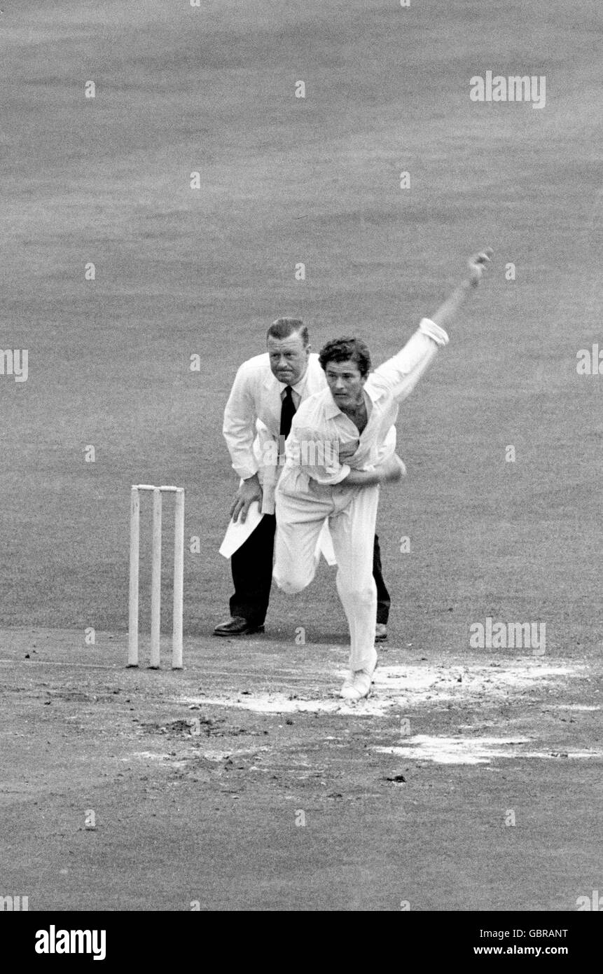 Cricket - Southern Schools v le reste. Le bowling Nick Pretzlik de Southern Schools Banque D'Images