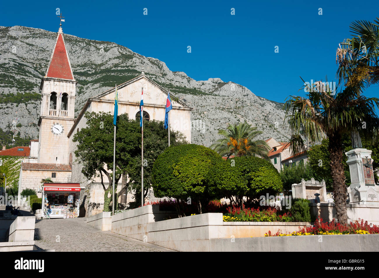 La place Kacic et église Saint Marc, Makarska, Makarska Riviera, Dalmatie, Croatie / adriatique, Trg Kaciceva Banque D'Images