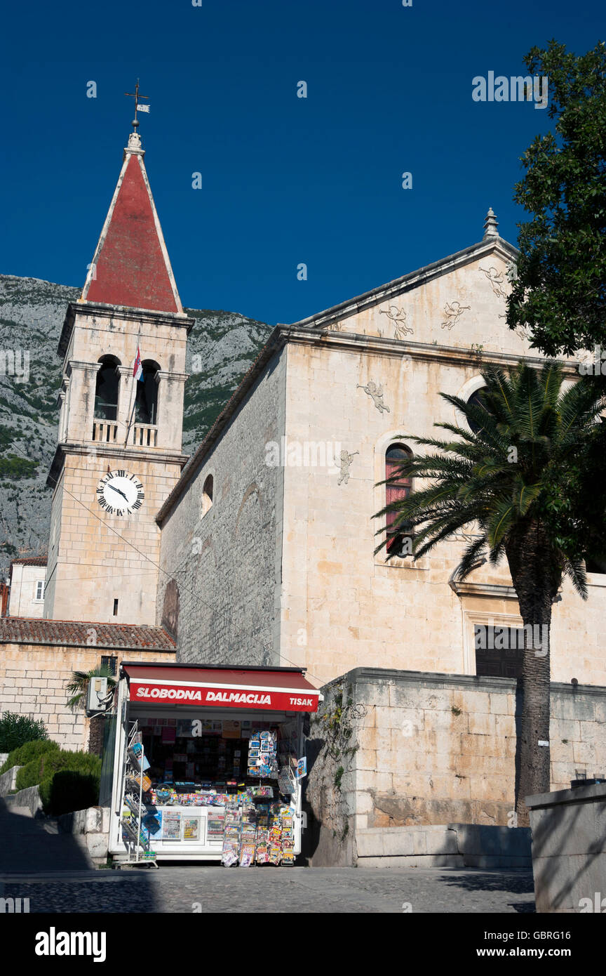 La place Kacic et église Saint Marc, Makarska, Makarska Riviera, Dalmatie, Croatie / adriatique, Trg Kaciceva Banque D'Images