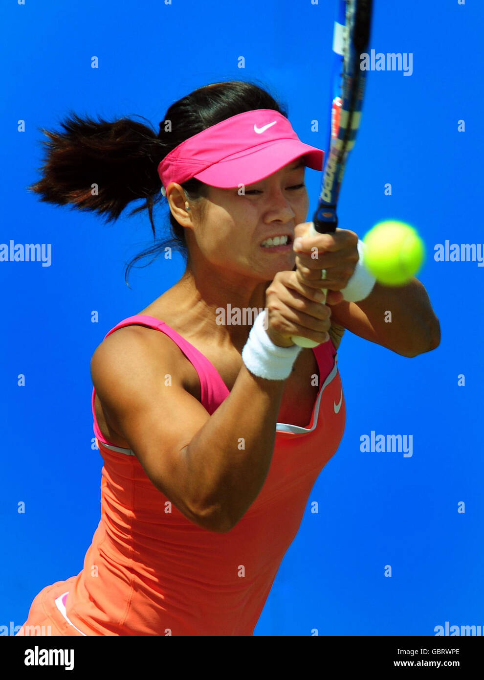 Na Li de Chine en action contre Maria Sharapova de Russie pendant les demi-finales de l'AEGON Classic au Prieuré d'Edgbaston, Birmingham. Banque D'Images