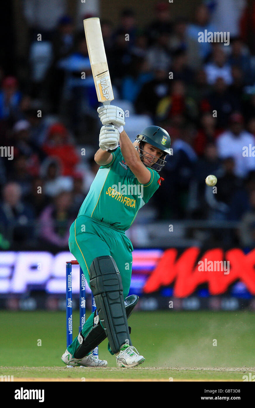 Cricket - coupe du monde ICC Twenty20 2009 - demi-finale - Afrique du Sud / Pakistan - Trent Bridge.Albie Morkel en Afrique du Sud se batte contre le Pakistan Banque D'Images