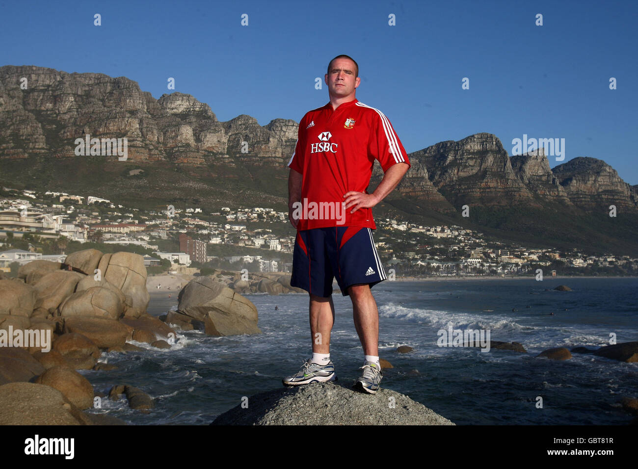 Phil Vickery des Lions britanniques et irlandais pose une photo à camps Bay, au Cap, en Afrique du Sud. Banque D'Images