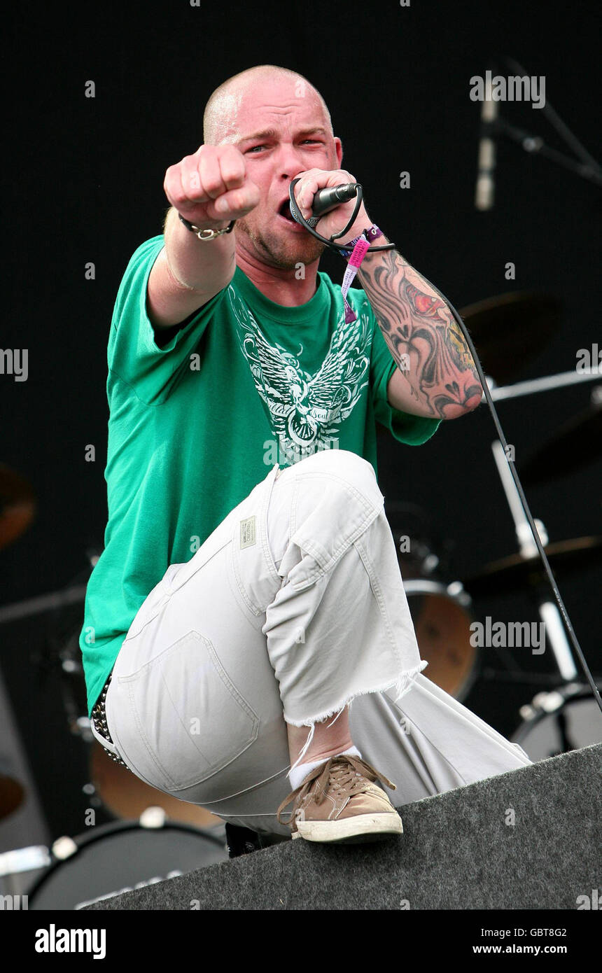 Le chanteur principal Ivan Moody du groupe Five Finger Death Punch se produisant sur la scène principale pendant le Download Festival 2009 à Donnington Park, à Derby. Banque D'Images