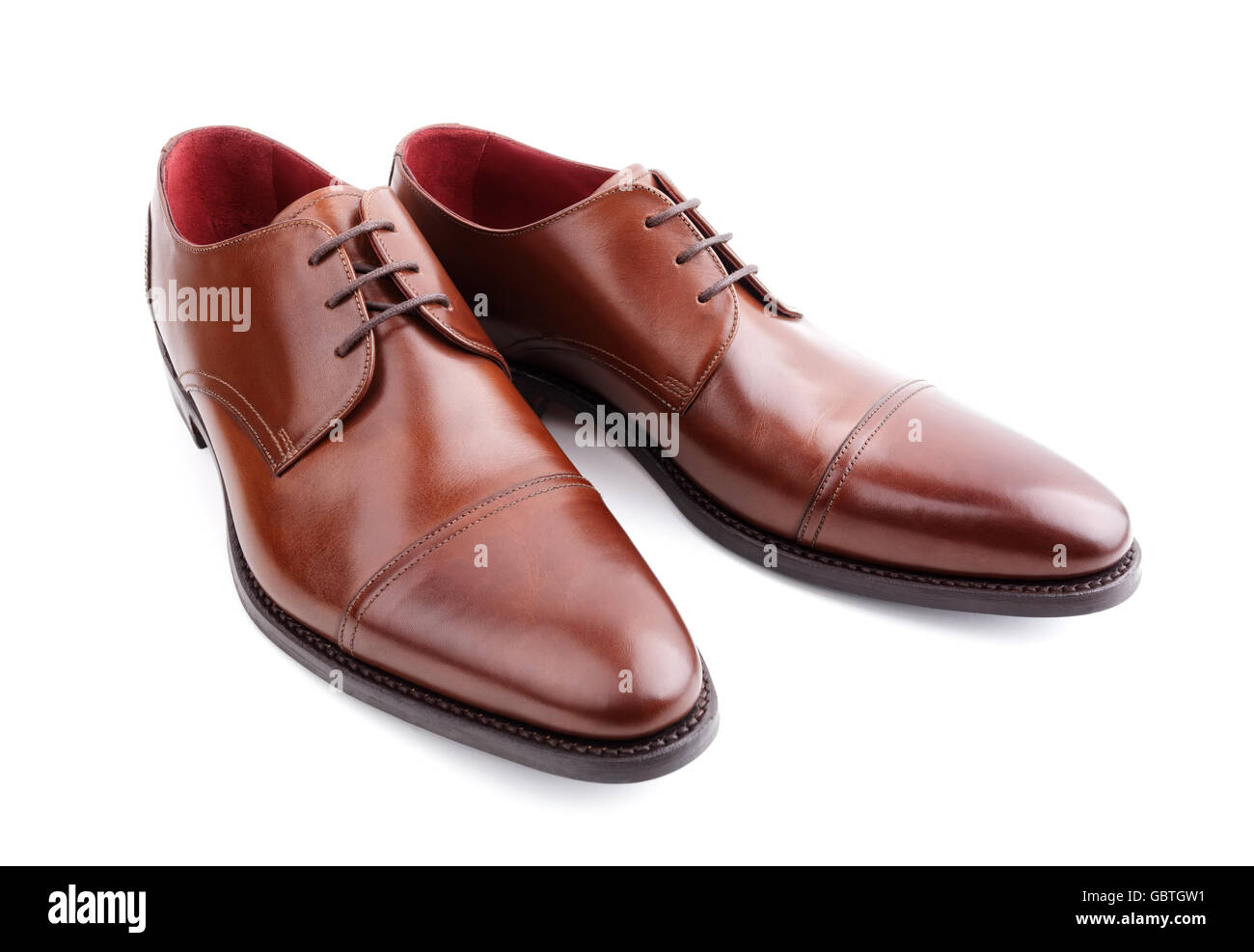 Mans Classic brown chaussures en cuir artisanal isolated on white Banque D'Images