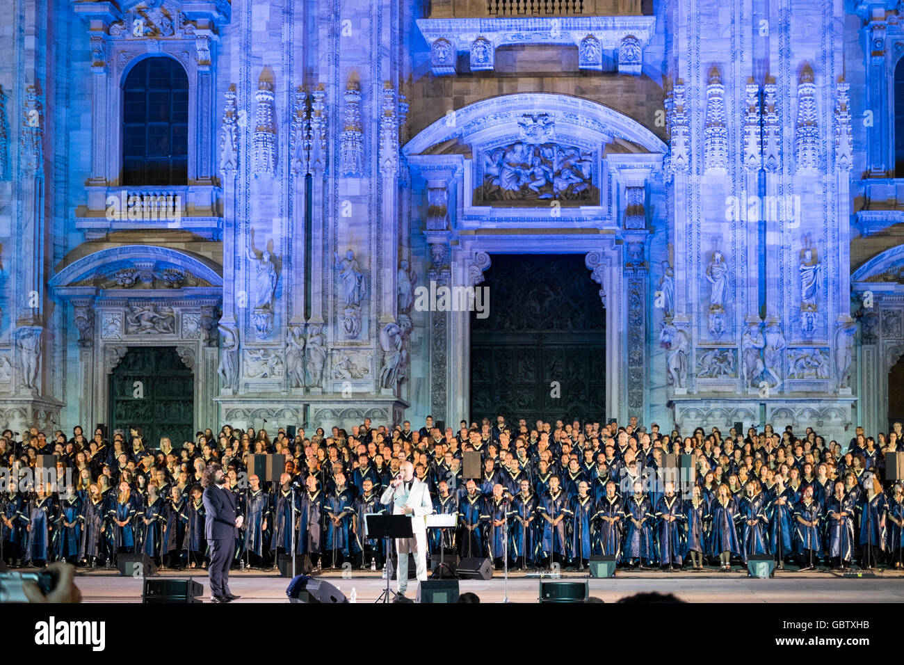 L'Italie, la cathédrale de Milan, l'Italien Gospel Choir, 500 choristes dans le cimetière Banque D'Images