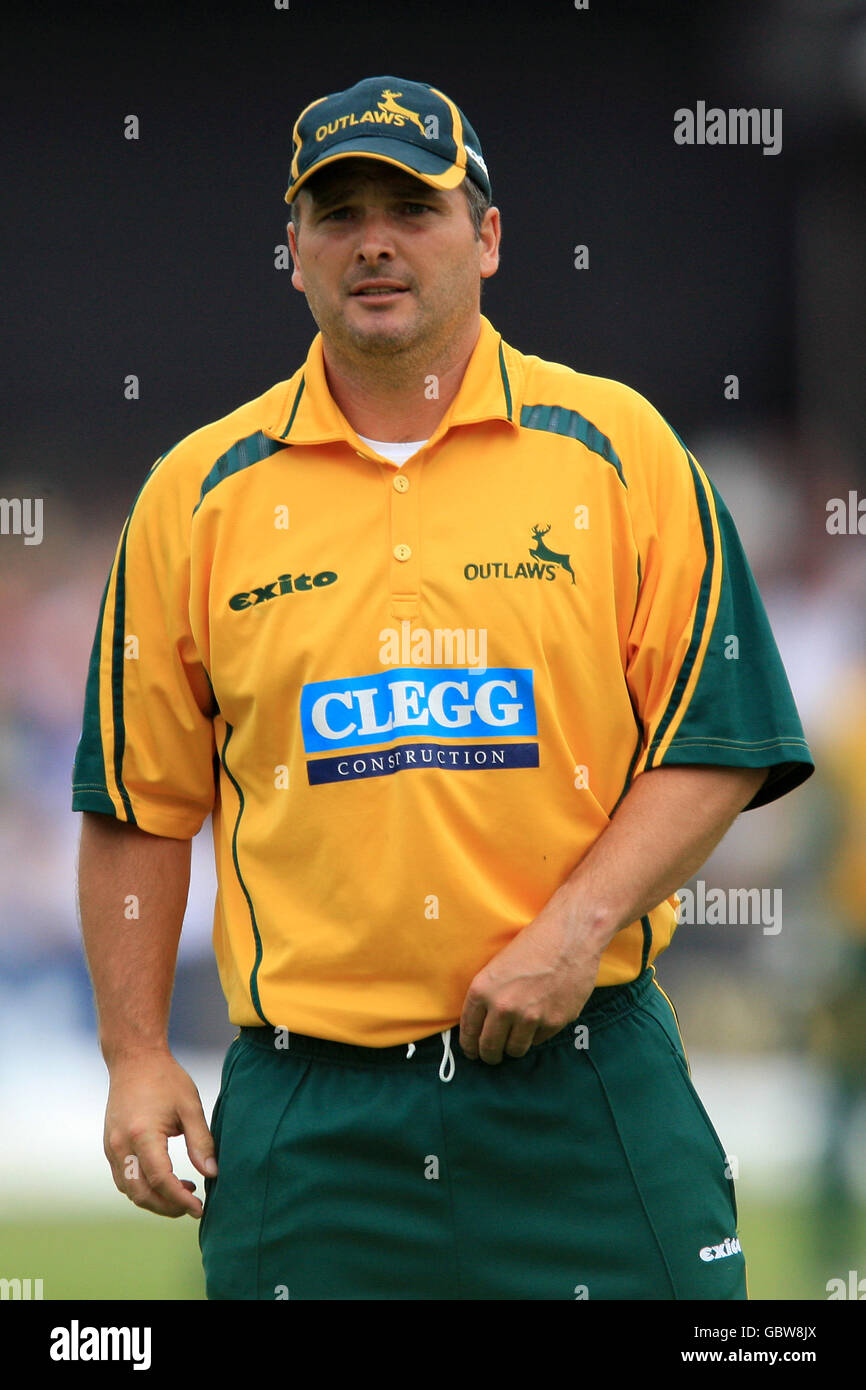 Cricket - Twenty20 Cup 2009 - North Division - Notinghamshire Outlaws / Derbyshire Phantoms - Trent Bridge. Mark Ealham, Notinghamshire Outlaws Banque D'Images