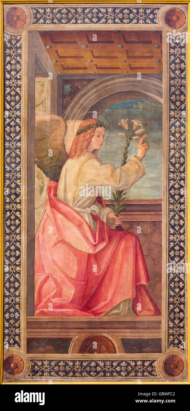 CREMONA, ITALIE - 25 MAI 2016 : l'Annonciation de l'archange Gabriel dans la peinture de la cathédrale par Tommaso Aleni 16. 100. Banque D'Images