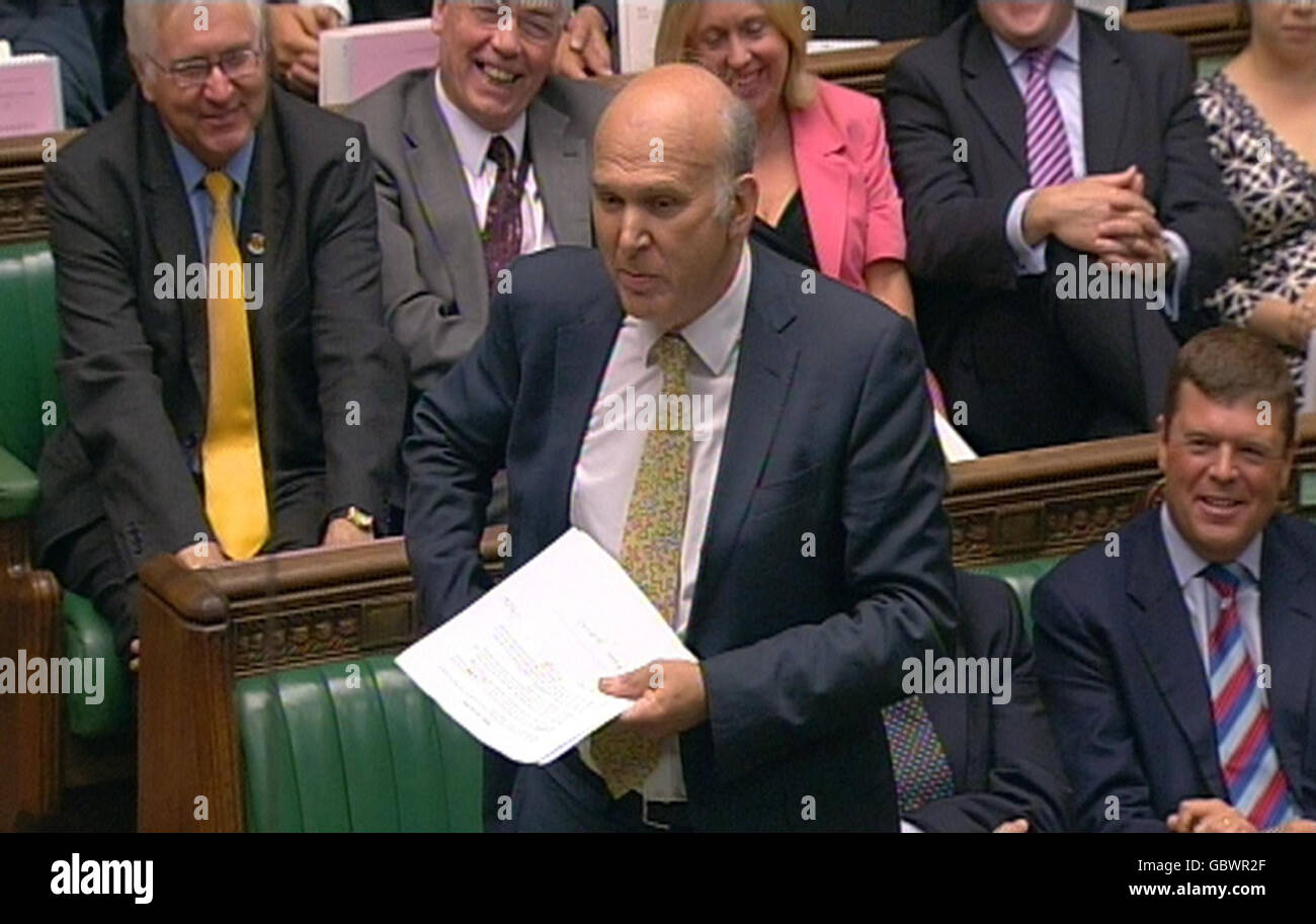 Vince Cable, porte-parole du Trésor libéral démocrate, parle lors des questions du premier ministre à la Chambre des communes, à Londres. Banque D'Images