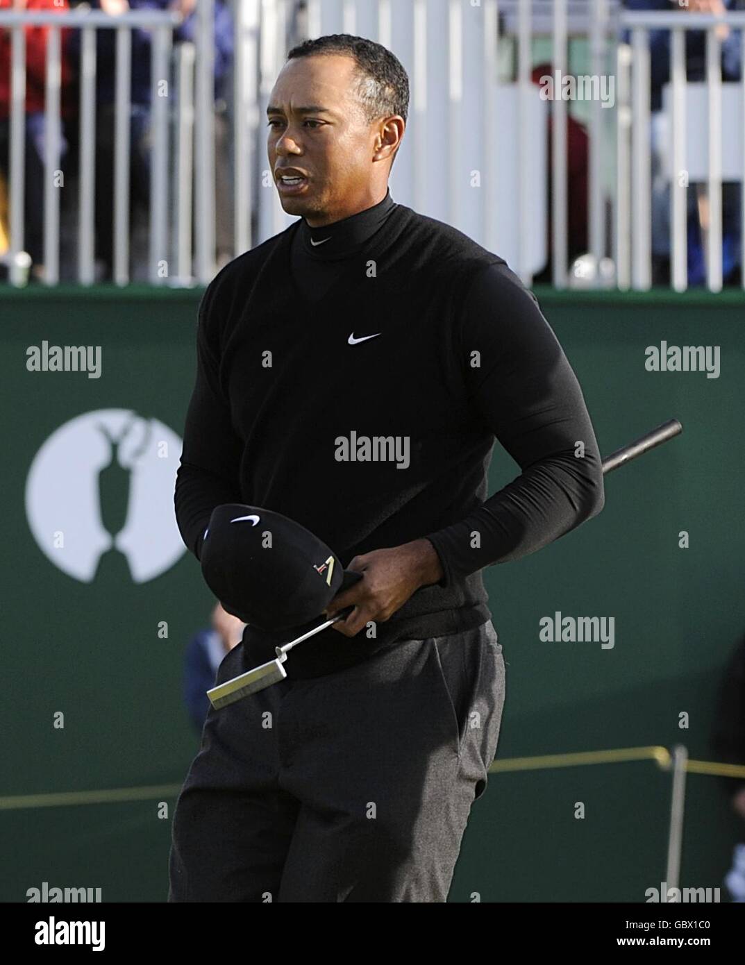 Le Tiger Woods des États-Unis réagit après avoir terminé le dix-huitième trou au cours de la deuxième journée du championnat ouvert au Turnberry Golf Club. Banque D'Images
