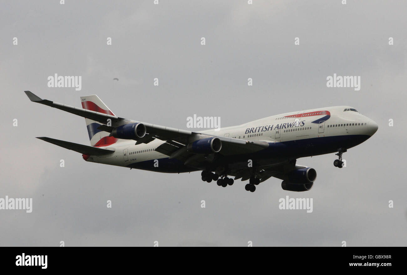 Un Boeing 747 de British Airways atterrit à l'aéroport de Heathrow Dans Middlesex Banque D'Images