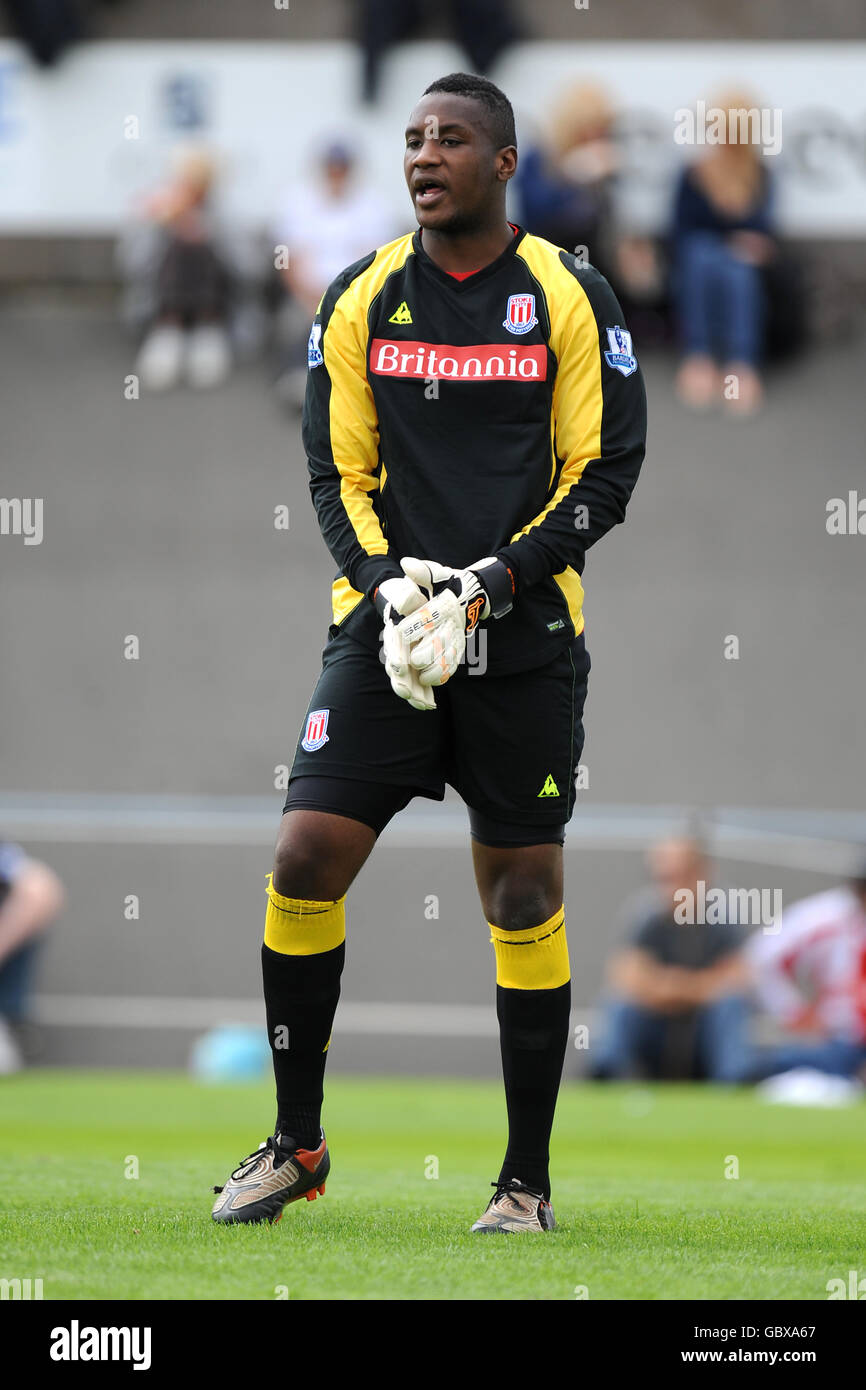 Football - pré saison amicale - Newcastle Town v Stoke City - Lyme Valley Stadium.Le gardien de but de la ville de Stoke, Danzelle St Louis-Hamilton Banque D'Images