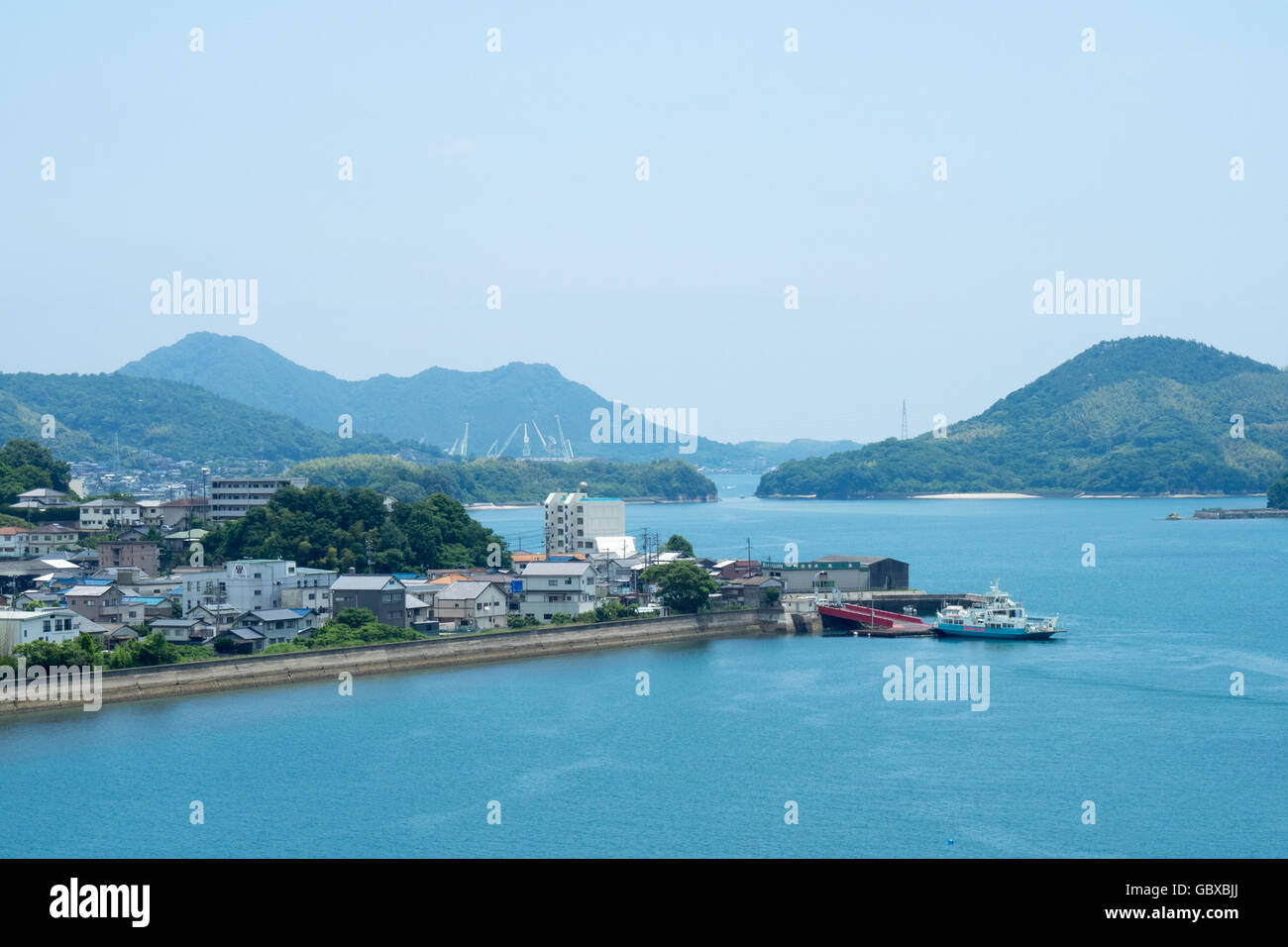 Ville balnéaire sur l'île de Innoshima dans la mer intérieure de Seto. Banque D'Images
