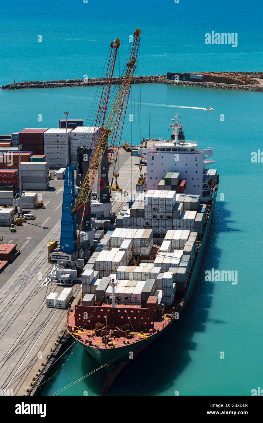Porte-conteneurs déchargés à Napier, Nouvelle-Zélande docks Banque D'Images
