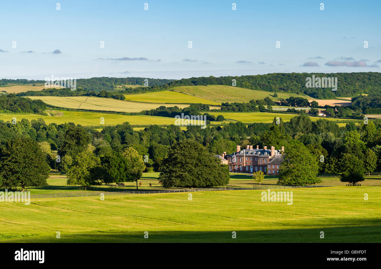 Godmersham House situé dans le nord du Kent Downs ; une scène rurale dans la hauteur de l'été. Banque D'Images