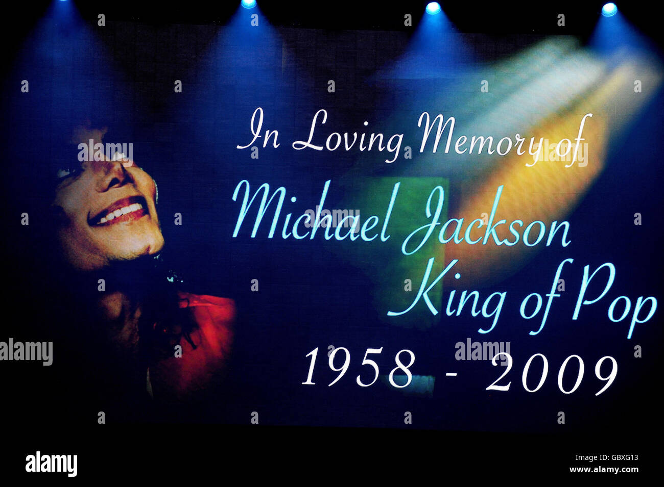 Michael Jackson Memorial Service.Un écran sur scène lors d'un service commémoratif pour Michael Jackson au Staples Center de Los Angeles. Banque D'Images