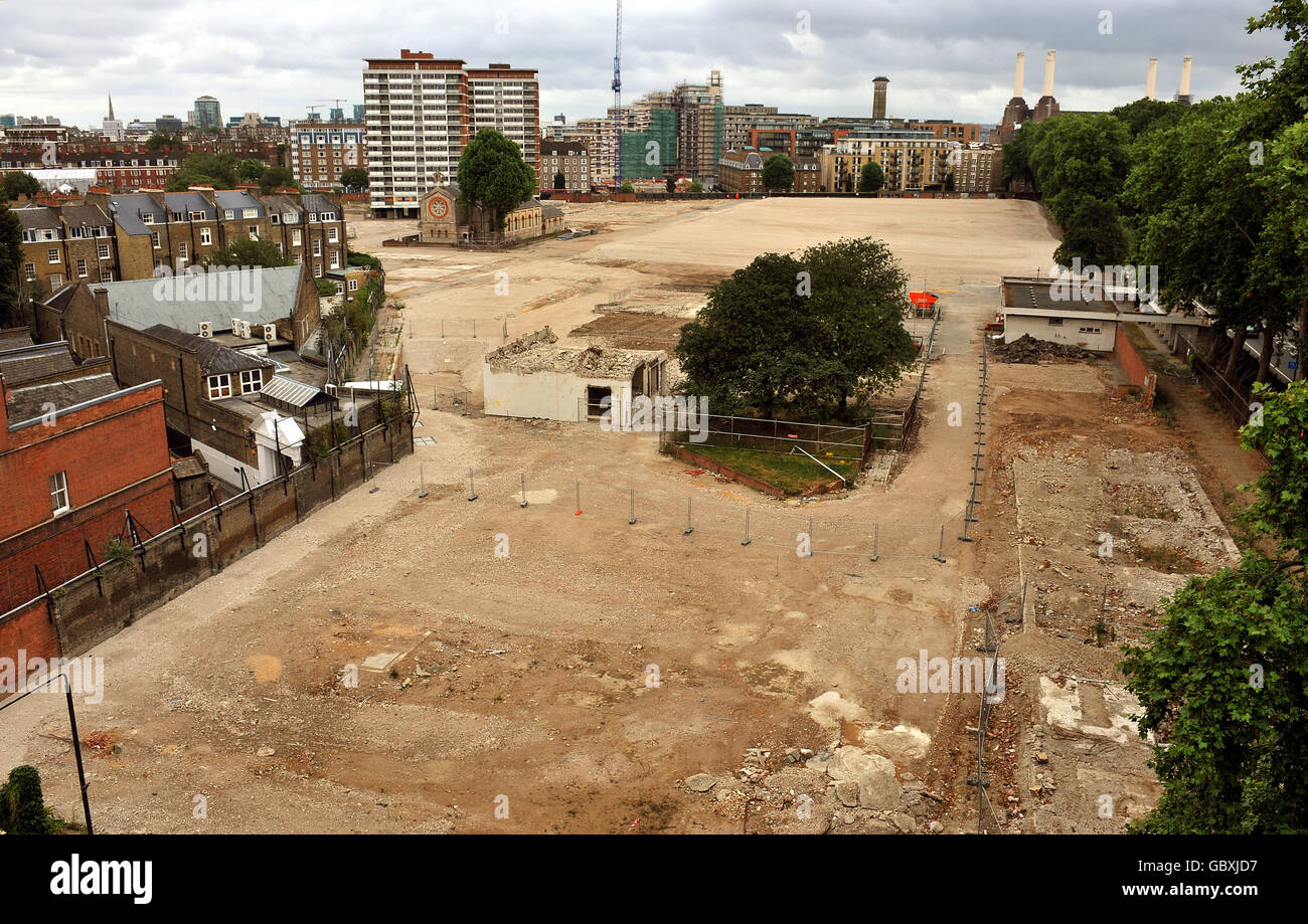 Une vue en hauteur de l'ancien site de la caserne de l'Armée de Chelsea, à l'ouest de Londres, qui a été autorisée à être mise en valeur. Le projet de conception fait l'objet d'un différend entre le Prince de Galles et l'architecte Lord Rogers, qui s'oppose à la construction en acier et en verre proposée par le Seigneur. Banque D'Images
