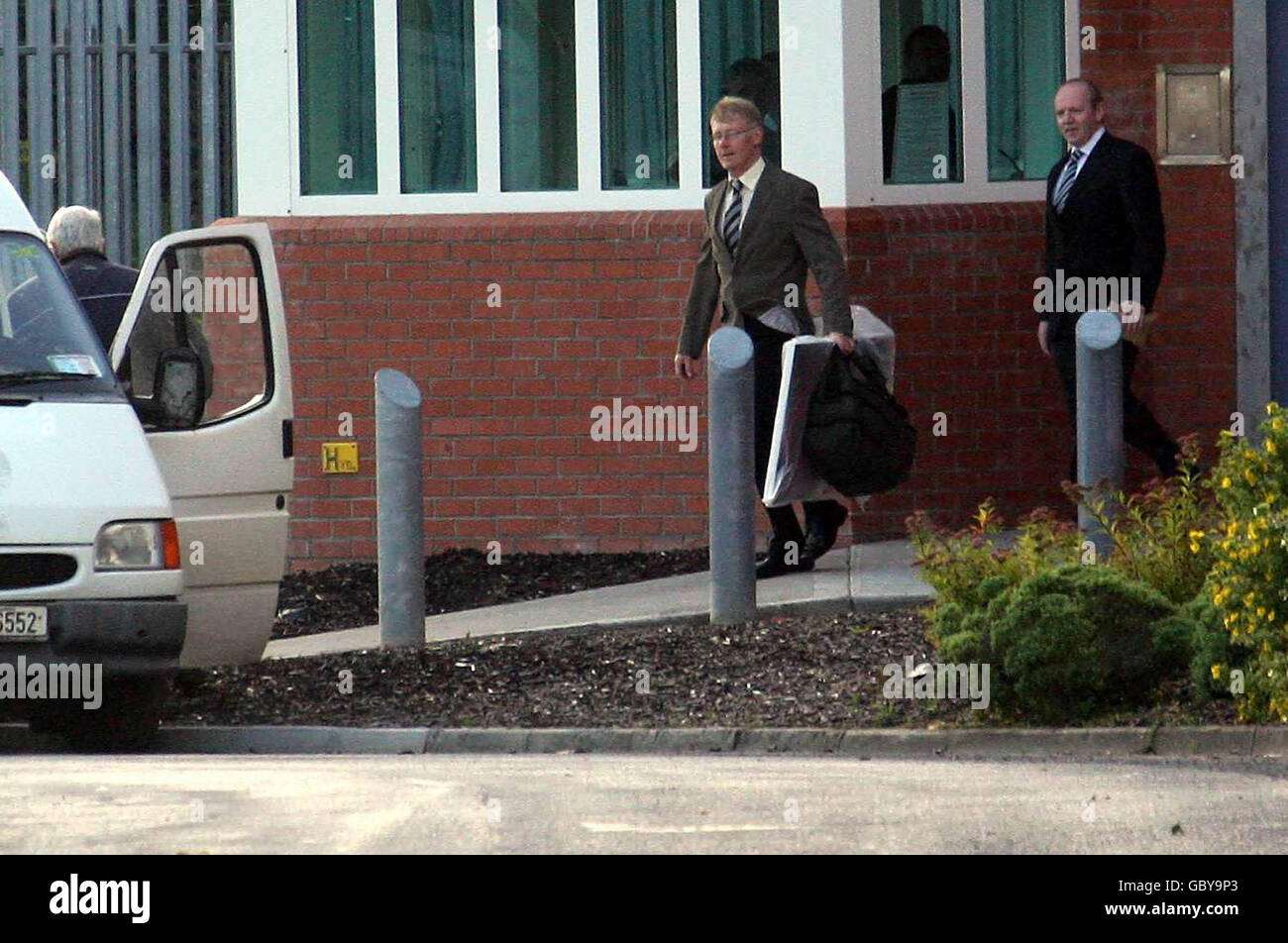 Deux célèbres tueurs de l'IRA Pearse McAuley (à droite) et Kevin Walsh sont libérés aujourd'hui après avoir purgé dix ans de prison pour avoir tué un détective de Garda dans une impasse. Banque D'Images