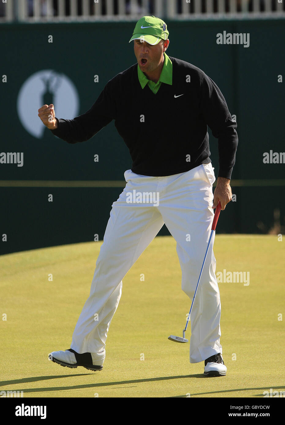 Aux États-Unis, Stewart Cink célèbre son putt sur le 18e trou Pour participer à une partie des championnats ouverts Banque D'Images