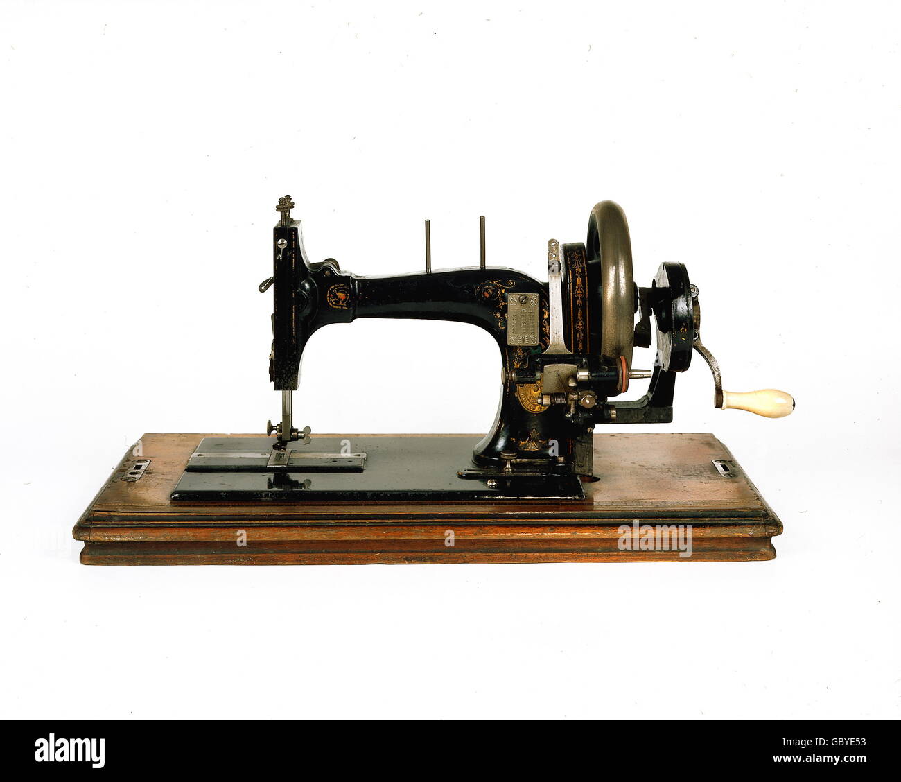 Machine à coudre domestique, avec moteur manuel par manivelle, vers 1900,  droits supplémentaires-Clearences-non disponible Photo Stock - Alamy
