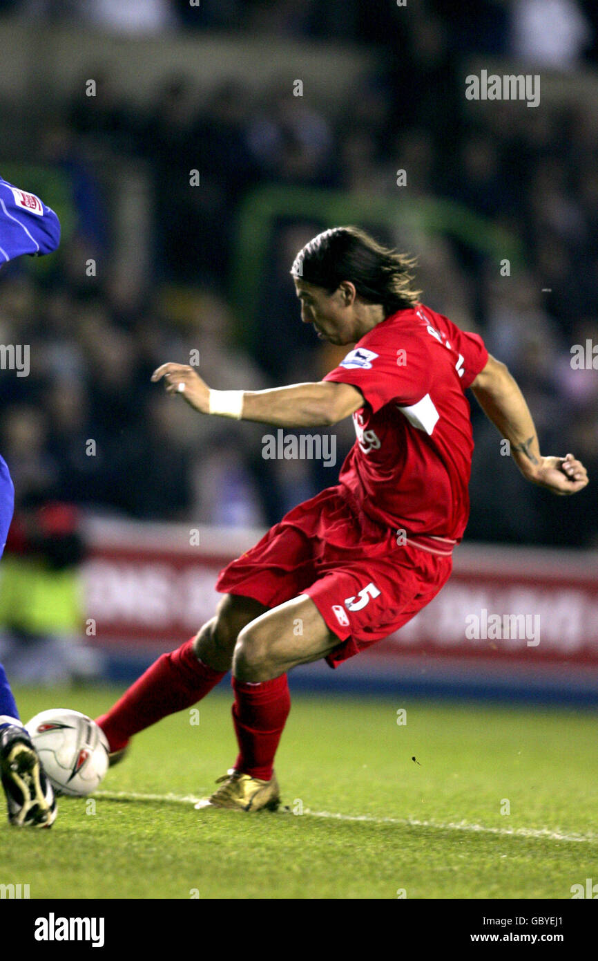 Football - Carling Cup - troisième tour - Millwall / Liverpool. Le Milan Baros de Liverpool marque le deuxième but Banque D'Images