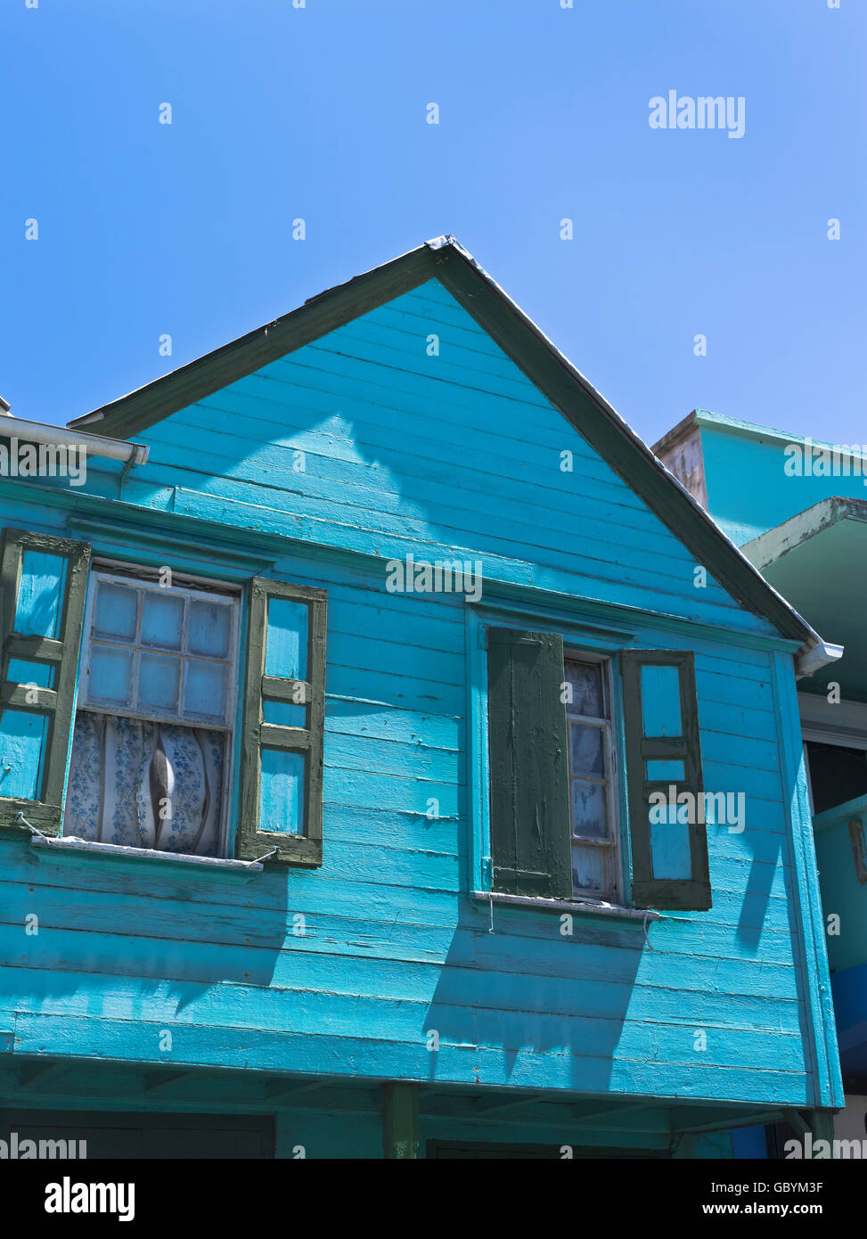 Dh St Johns Antigua Antilles Saint Johns peint coloré Antilles house Banque D'Images