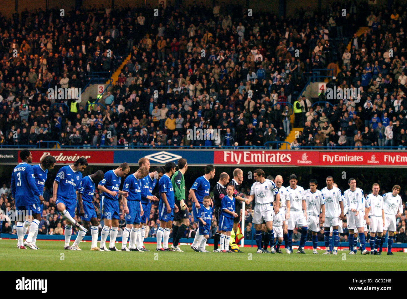 Soccer - FA Barclays Premiership - Chelsea / Everton. Les équipes de Chelsea et d'Everton se mettent en file d'attente avant le match Banque D'Images