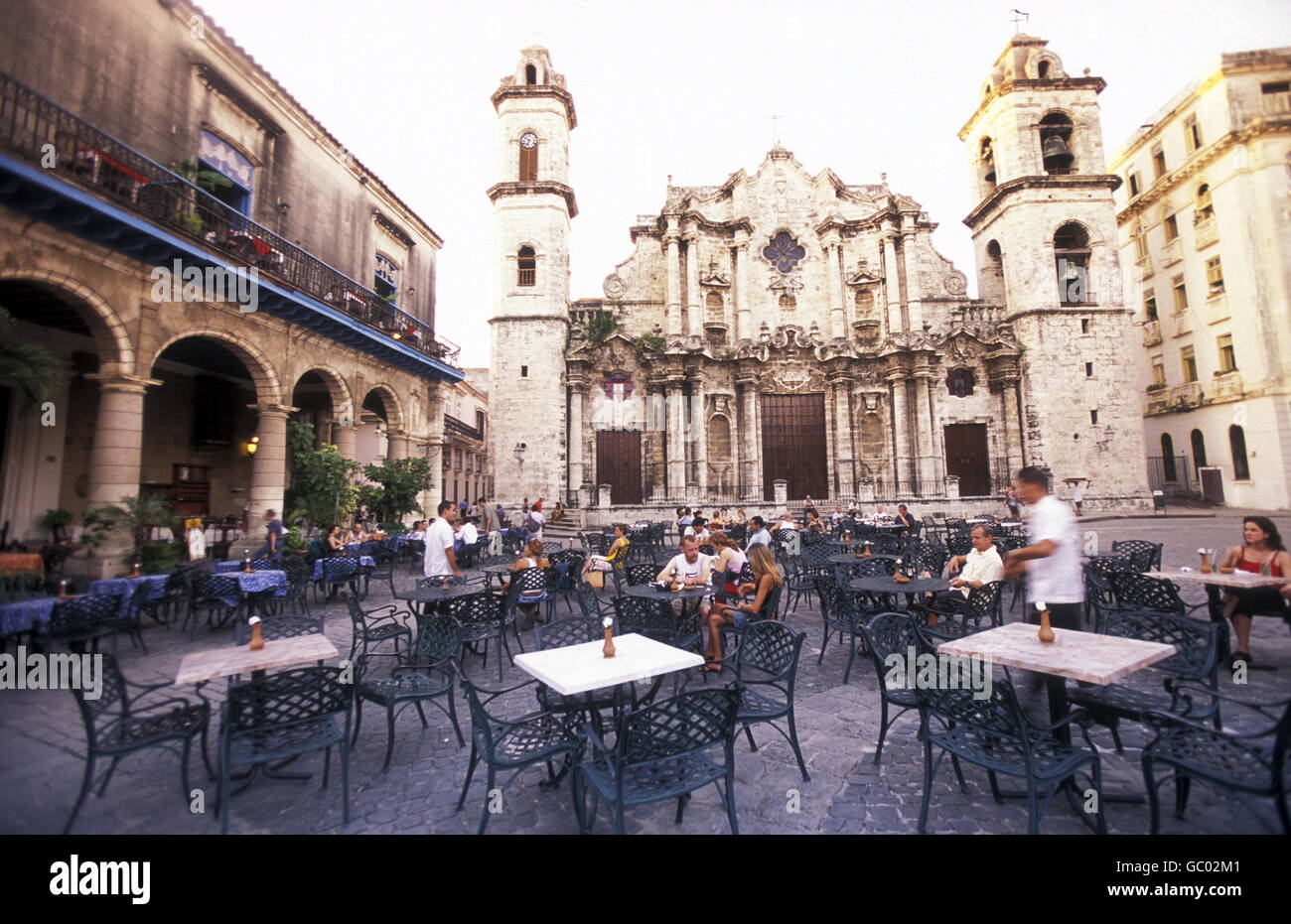 La Plaza de la Catedral, dans la vieille ville de la ville de La Havane à Cuba dans la mer des Caraïbes. Banque D'Images