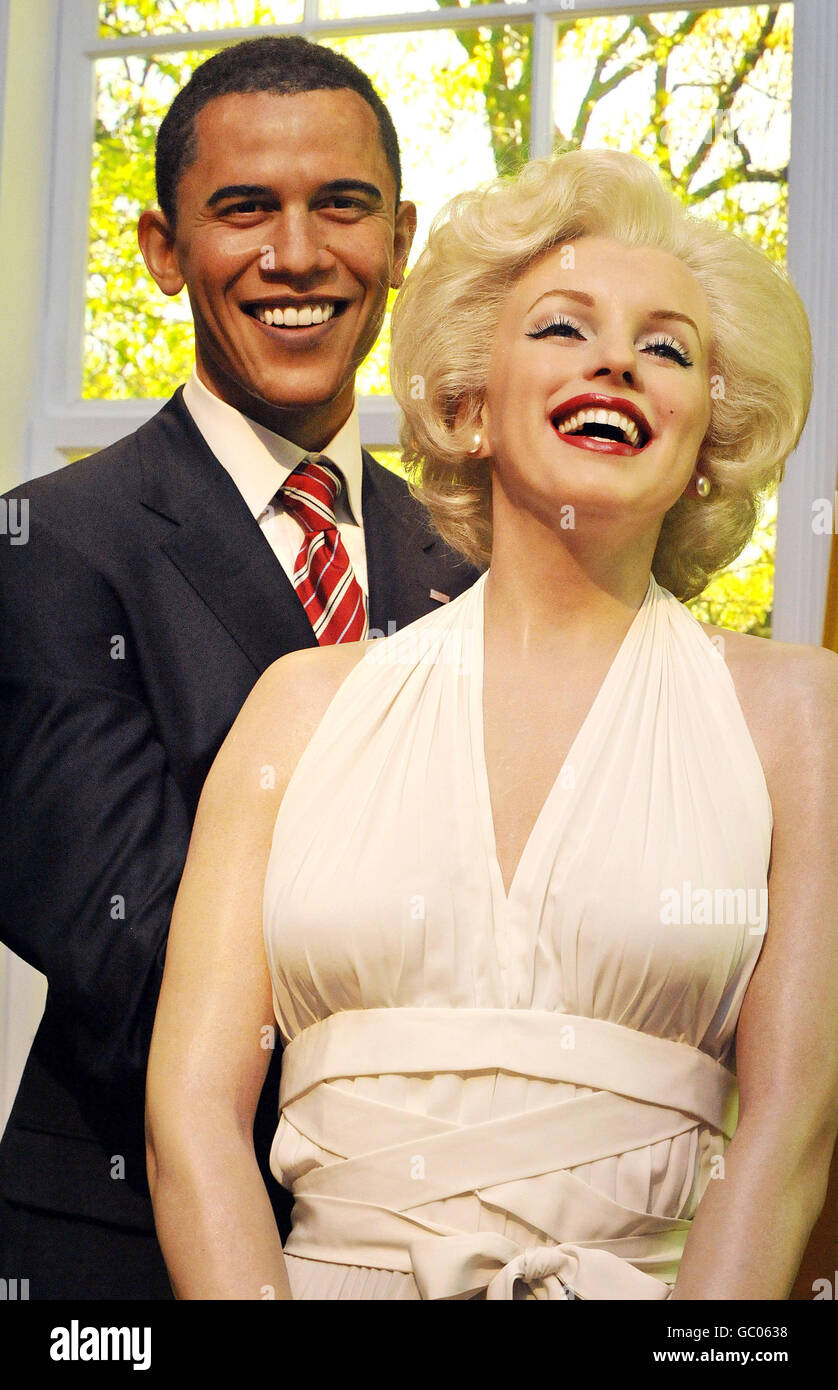 Une Cire De Marilyn Monroe Souhaite A Une Figure Du President Americain Barack Obama Un Joyeux Anniversaire A Madame Tussauds A Londres Avant Le 48e Anniversaire Du President Demain Photo Stock Une Cire De Marilyn Monroe Souhaite A Une Figure Du President Americain Barack Obama Un Joyeux Anniversaire A Madame Tussauds A Londres Avant Le 48e Anniversaire Du President Demain Photo Stock