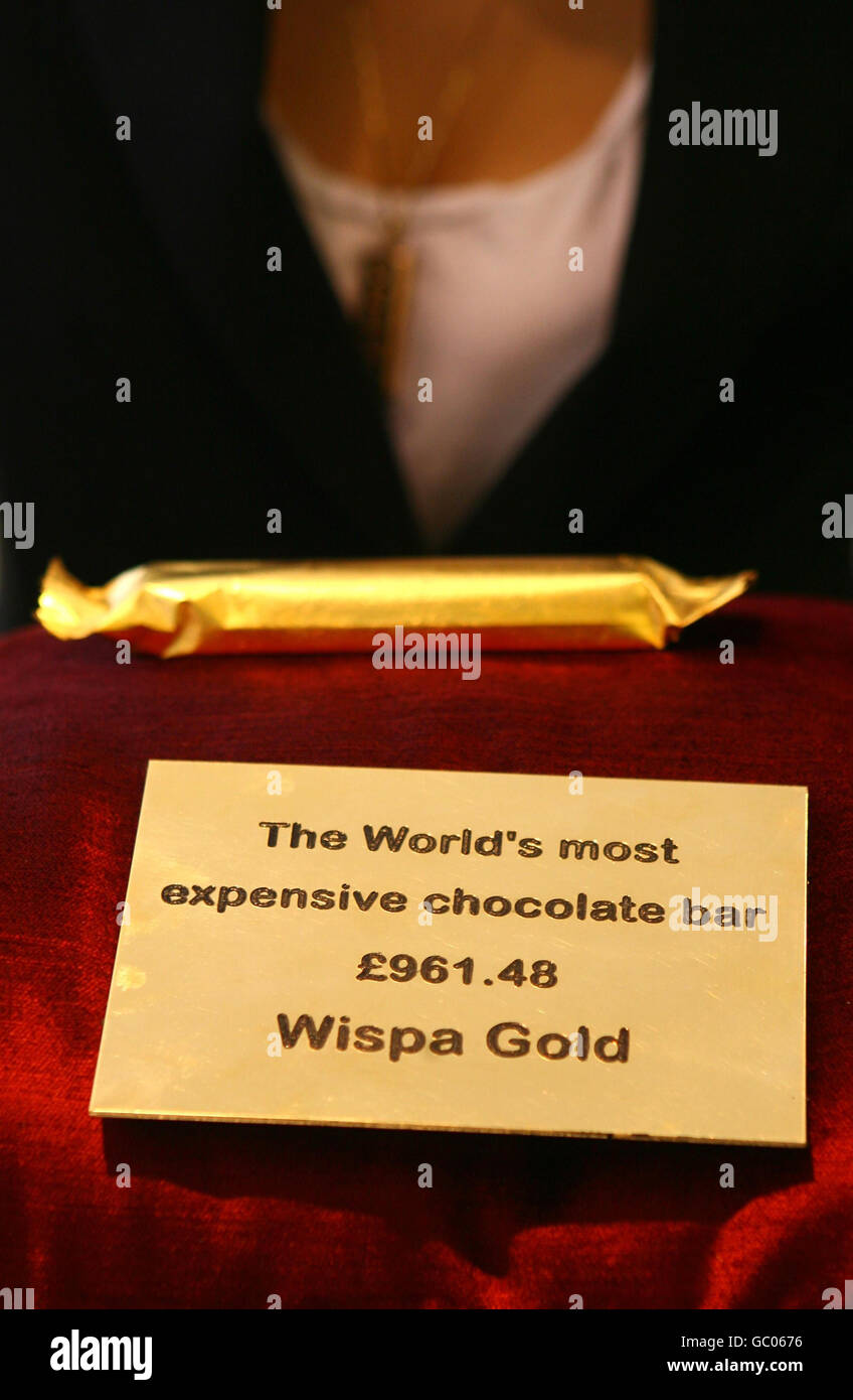 Wispa Gold, la « barre de chocolat la plus chère au monde », qui coûte 961.48 000, est lancée à Selfridges, dans le centre de Londres. Banque D'Images