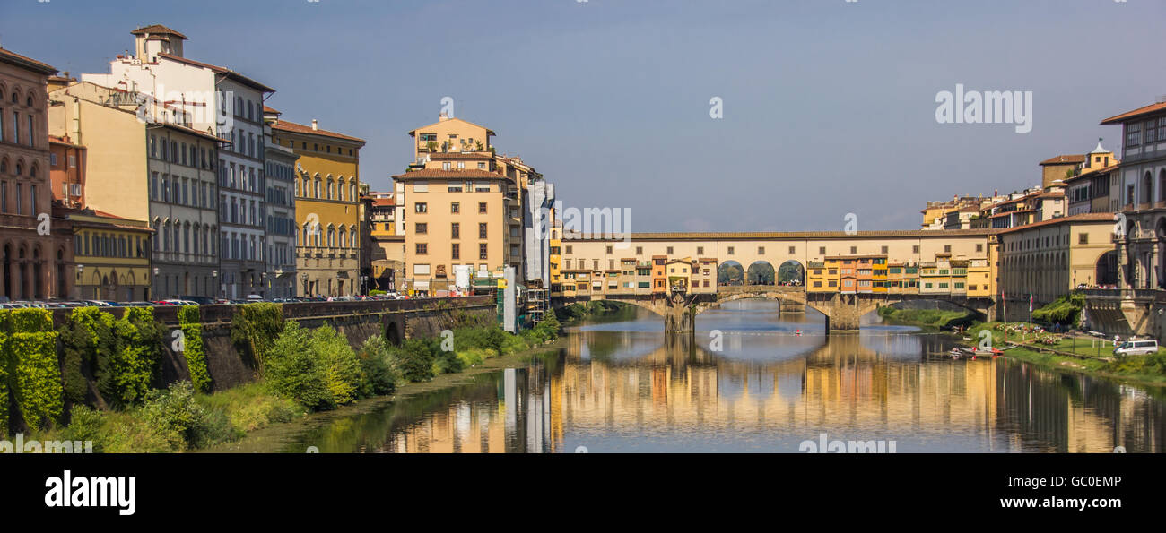Panorama de l'Arno et du Ponte Vecchio à Florence, Italie Banque D'Images