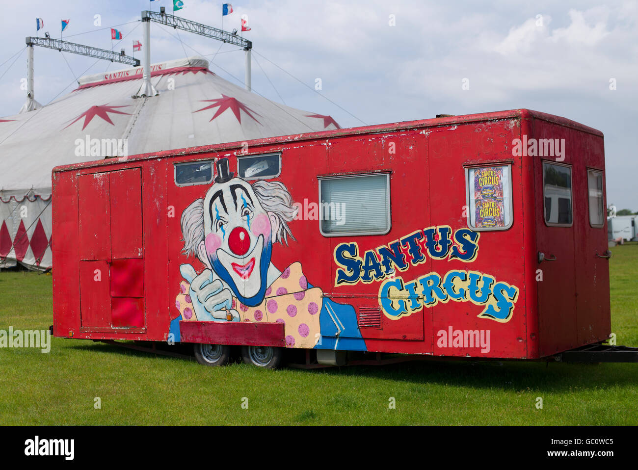 Remorque de cirque et tente chapiteau Banque D'Images
