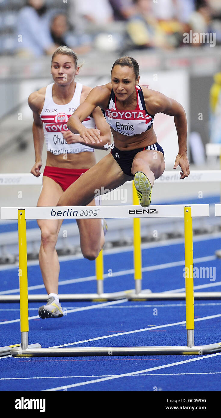 Jessica Ennis, de Grande-Bretagne, remporte son tour des 110m haies lors des championnats du monde de l'IAAF à l'Olympiastadion, à Berlin. Banque D'Images