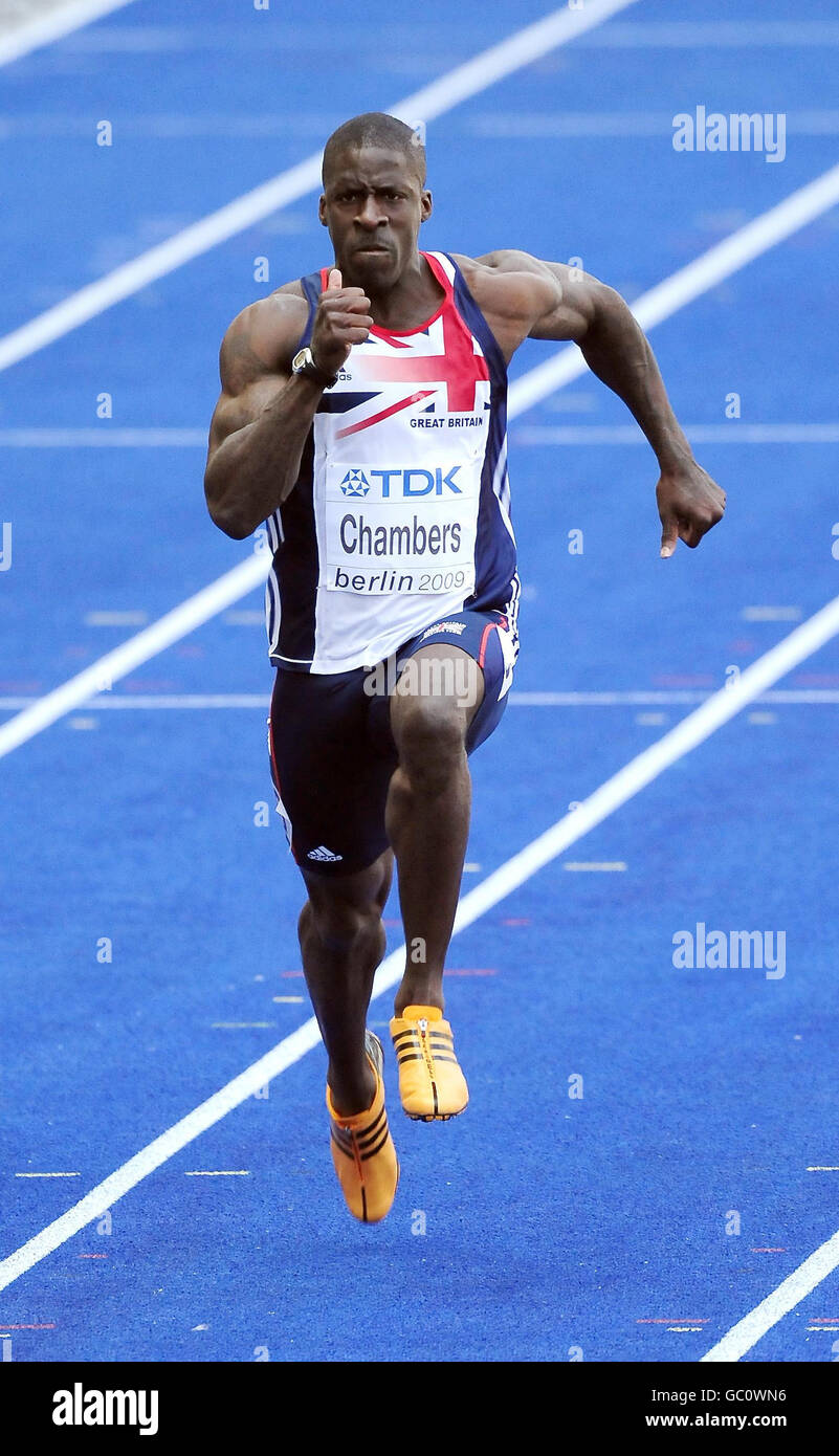 Les Dwain Chambers de Grande-Bretagne gagnent son tour d'ouverture dans le 100m masculin lors des Championnats du monde de l'IAAF à l'Olympiastadion, Berlin. Banque D'Images