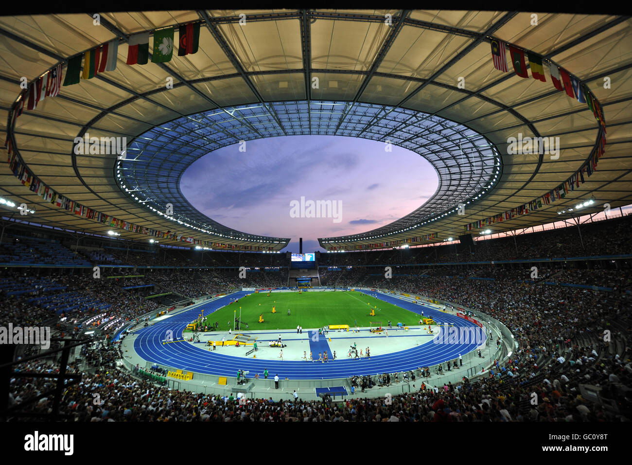 Une vue sur le stade olympique de Berlin pendant les femmes steeplechase de 3 000 m. Banque D'Images