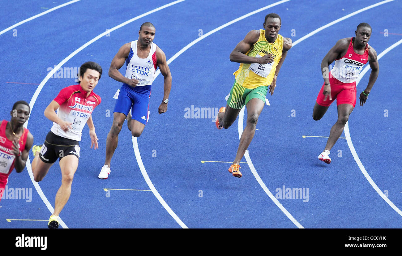 La Jamaïque Usain Bolt le nouveau champion du monde de 100m commence sa tentative de devenir champion de 200m avec cette victoire dans le tour d'ouverture des hommes de 200m pendant les Championnats du monde de l'IAAF à l'Olympiastadion, Berlin. Banque D'Images