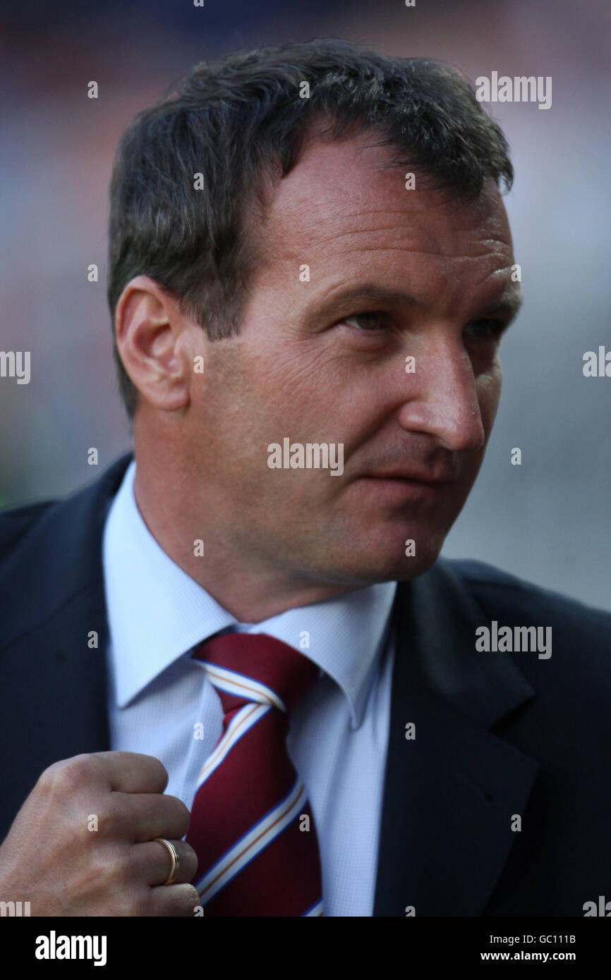 Soccer - Clydesdale Bank Scottish Premier League - Dundee United v Heart of Midlothian - Tannadice Park. Csaba Laszlo, au cœur du Manager Midlothian Banque D'Images