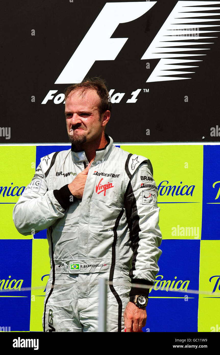 Rubens Barrichello, de Brawn GP, sur le podium après avoir remporté le Grand Prix européen de Formule 1 au circuit Valencia, en Espagne. Banque D'Images