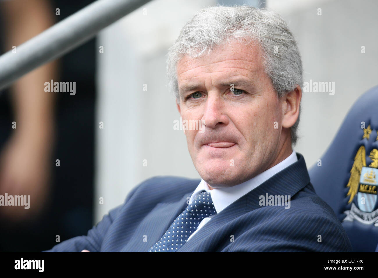 Mark Hughes, directeur de Manchester City, pendant la pré-saison, est amical au City of Manchester Stadium, Manchester. Banque D'Images